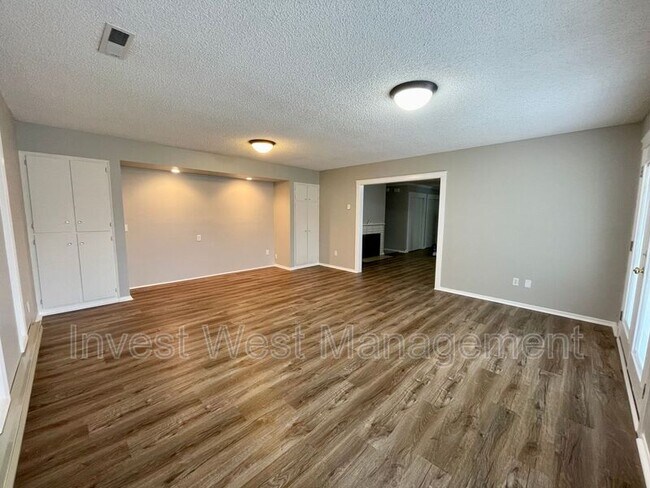 Building Photo - 6224 NW Dogwood Dr