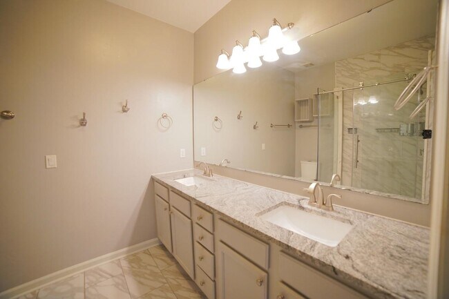 Building Photo - 5434 Hampton Hill Cir