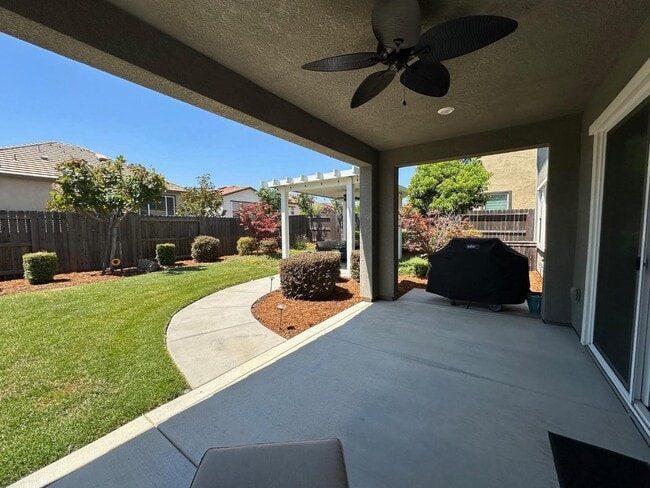 Building Photo - 2720 Chuckwagon Ln