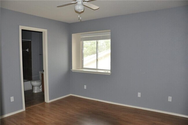 Building Photo - 1501 Big Thicket Dr