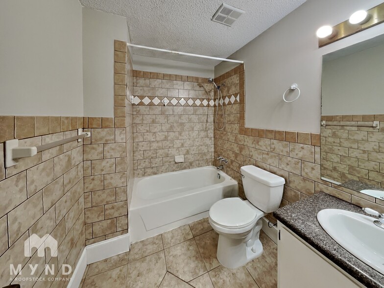 Building Photo - 1407 Huntingdon Chase