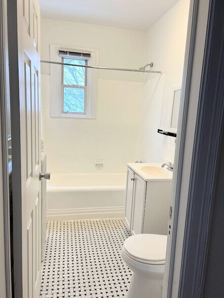 Building Photo - 501 Peabody St NW