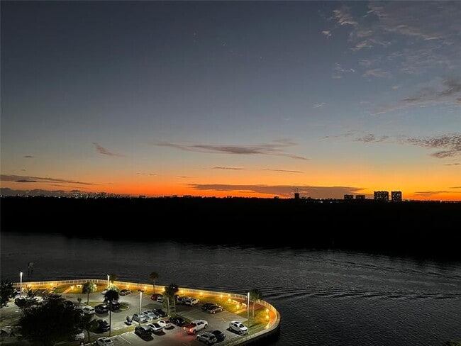 Building Photo - 400 Kings Point Dr