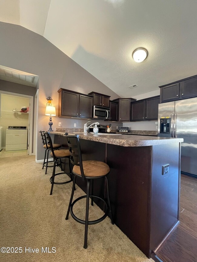 Building Photo - 754 Radiant Dr