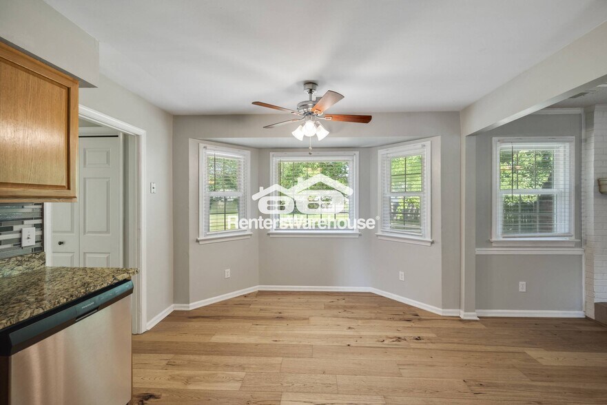 Building Photo - 816 Pin Oak Pl
