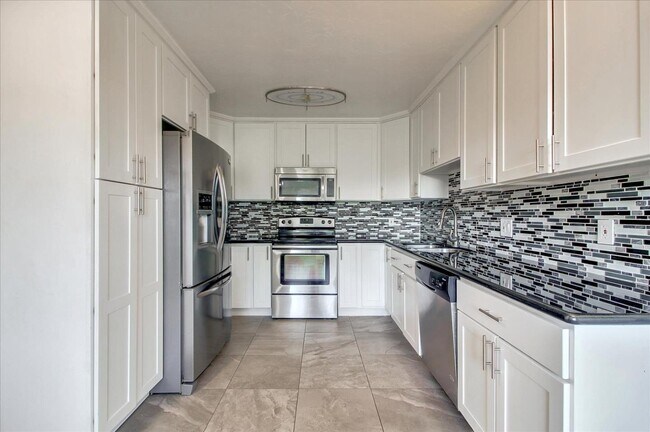 Building Photo - 280 Tradewinds Dr