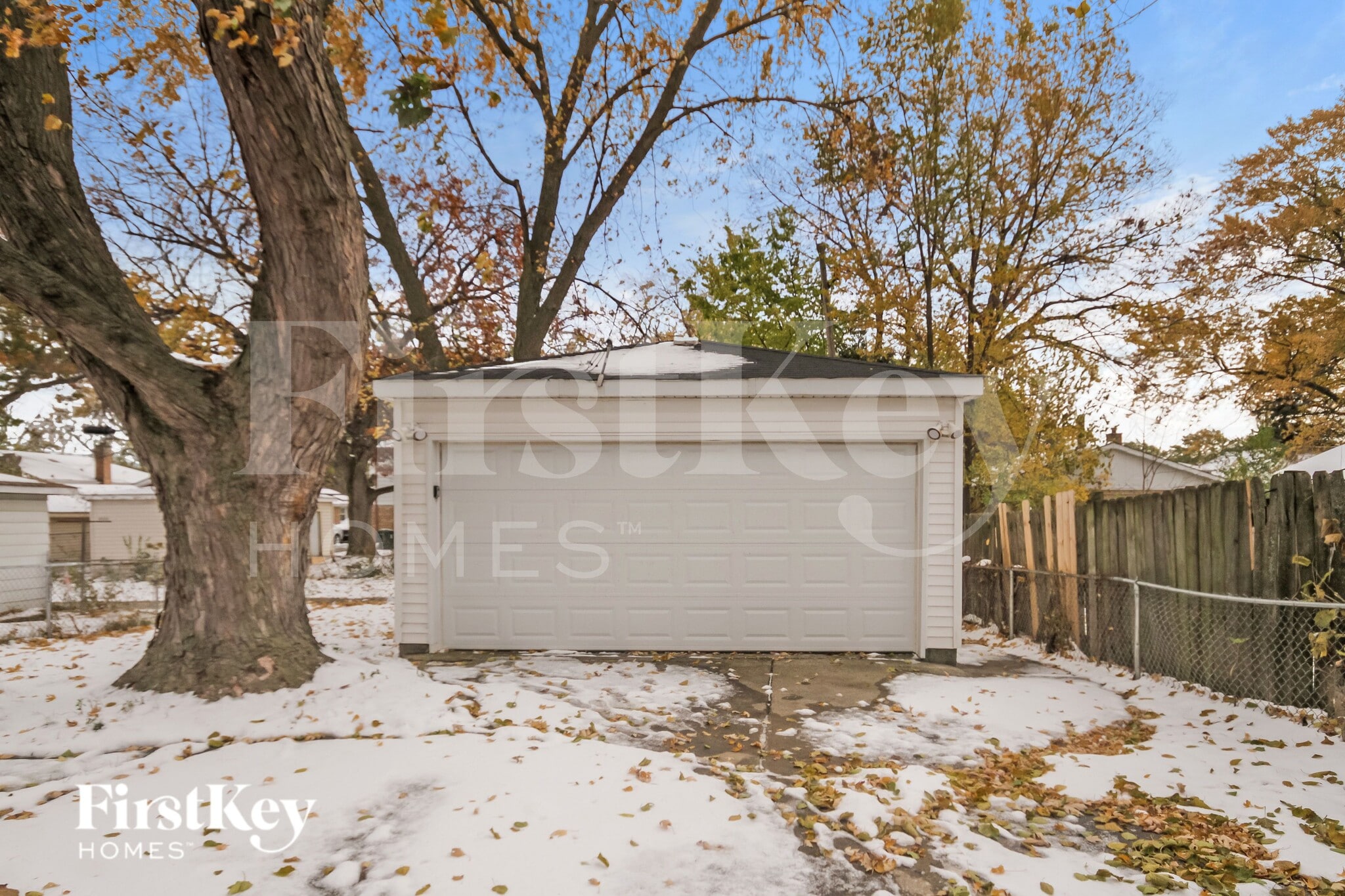 Building Photo - 14525 Dobson Ave