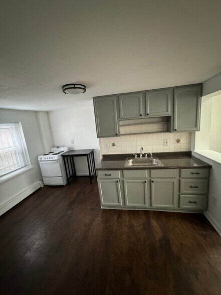 Building Photo - 424 E Girard Ave