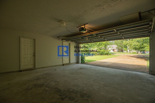 Building Photo - 3 Bed/2 Bath House on a Corner lot in Brandon