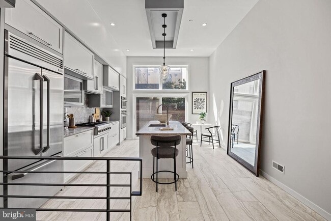 Building Photo - 2106 Spring St