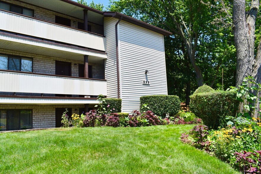 Apartment - Kenmore Apartments and Townhomes