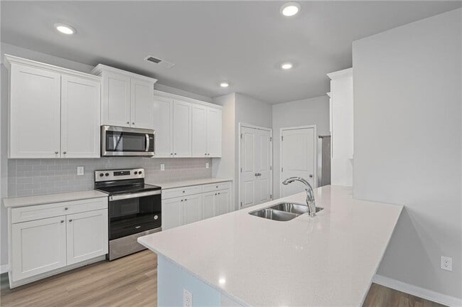 Building Photo - 2106 Cadenza Cir