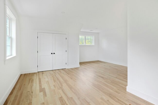 Building Photo - 2 Honey Hl Ln