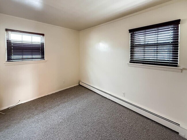 Building Photo - 14 Suburbia Ct