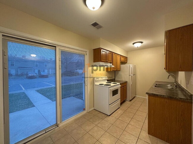 Building Photo - 2217 Yorktowne Dr