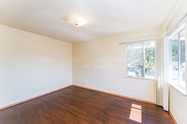 Building Photo - 1 El Caminito