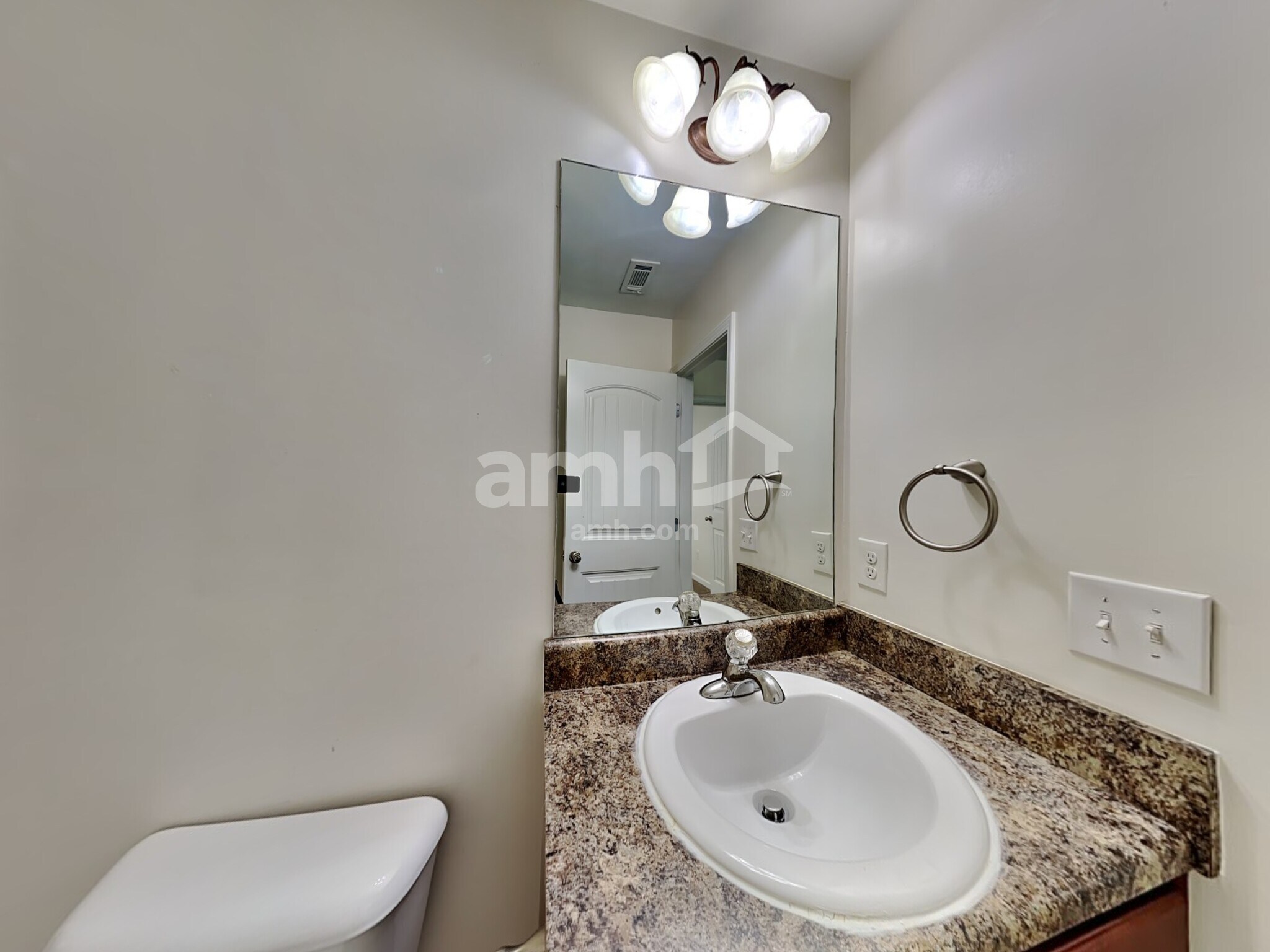 Building Photo - 6260 Cove Creek Dr