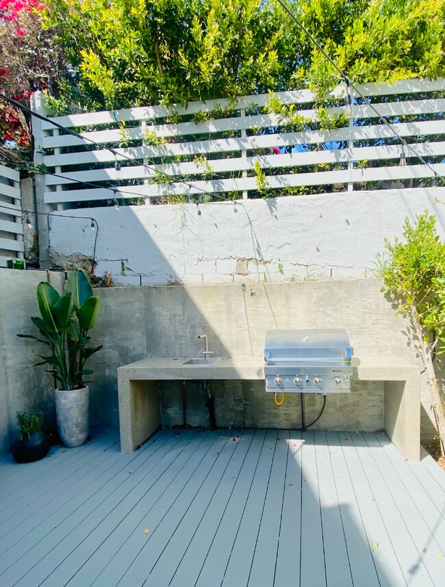 Building Photo - 2221 Jerome Way