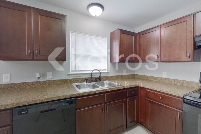 Building Photo - 465 Malauka Radial