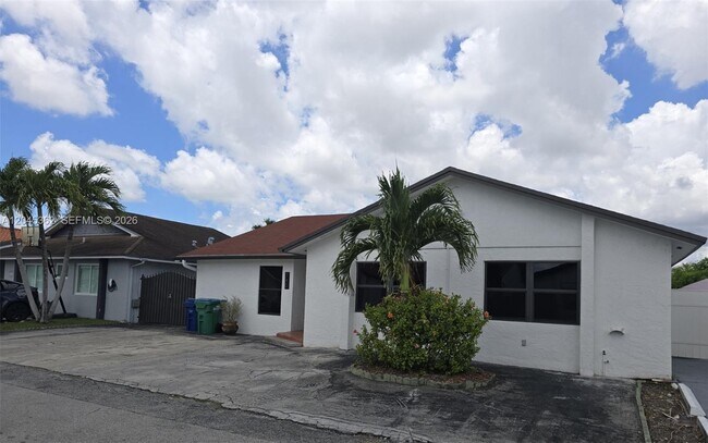 Building Photo - 740 SW 99th Ct Cir
