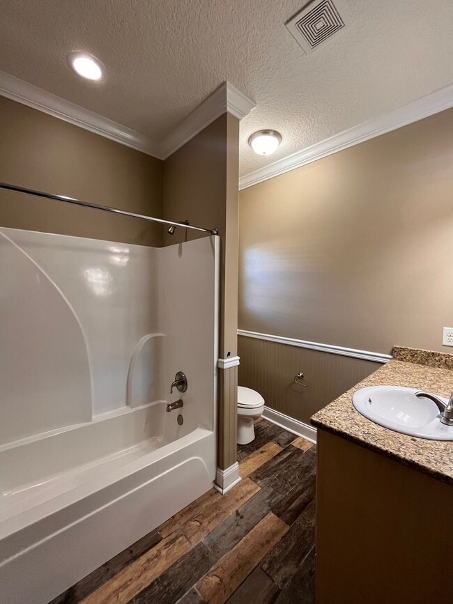 Building Photo - 4062 McKenzie Ln