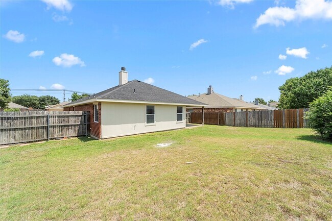 Building Photo - 9825 Tyler Dr