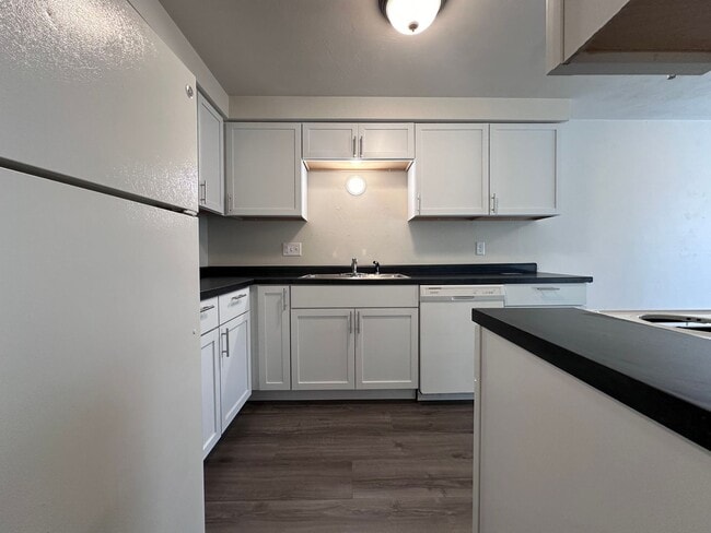Building Photo - Imperial Heights -2263
