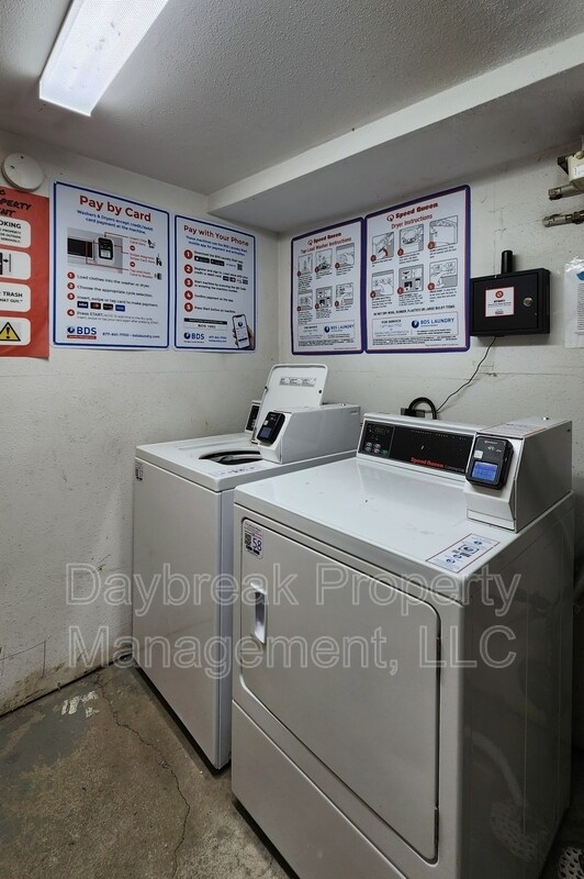 Building Photo - 6 11th St S