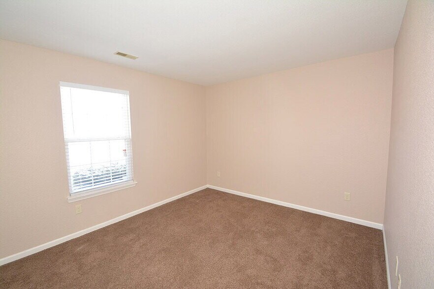 Building Photo - 285 Pennwood Ln