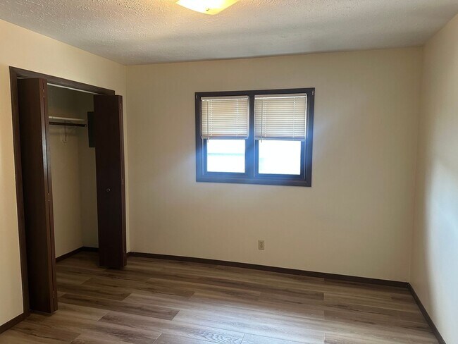 Building Photo - 1808 W Faidley Ave