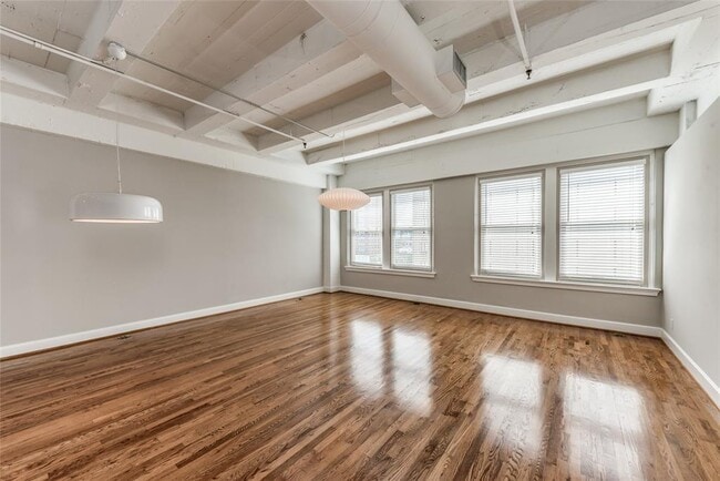 Building Photo - 1120 Texas St