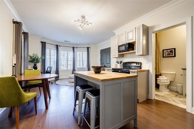 Building Photo - 470 Hamilton St SE