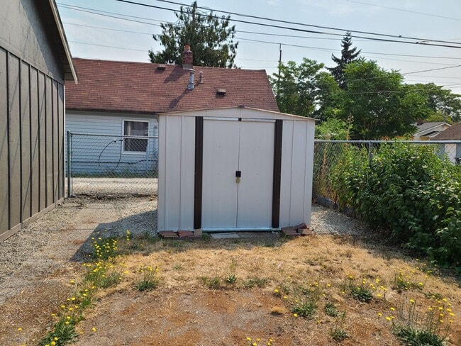 Building Photo - Beautifully Updated South Tacoma 3 Bedroom
