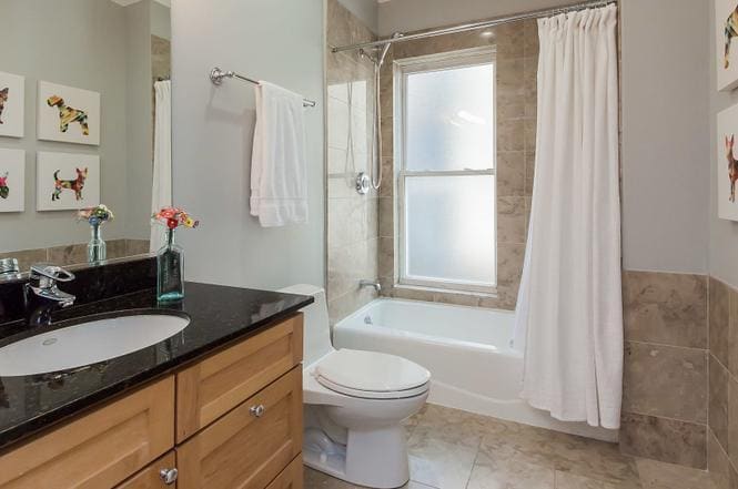 2nd bathroom - 3436 N Ridgeway Ave