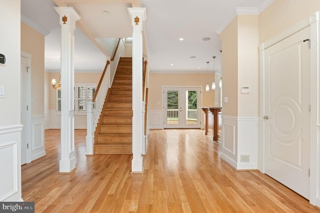 Building Photo - 5905 Lone Oak Dr