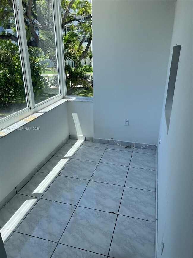 Building Photo - 250 180th Dr
