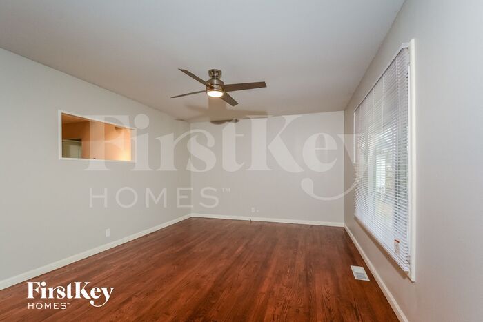 Building Photo - 2415 Cambridge Dr