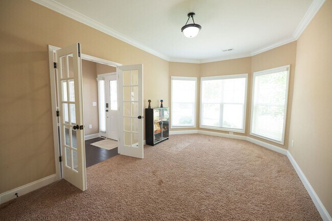 Building Photo - Spacious stunning 5-Bedroom 4 bathroom Home in a Desirable Neighborhood in Summerfield NC