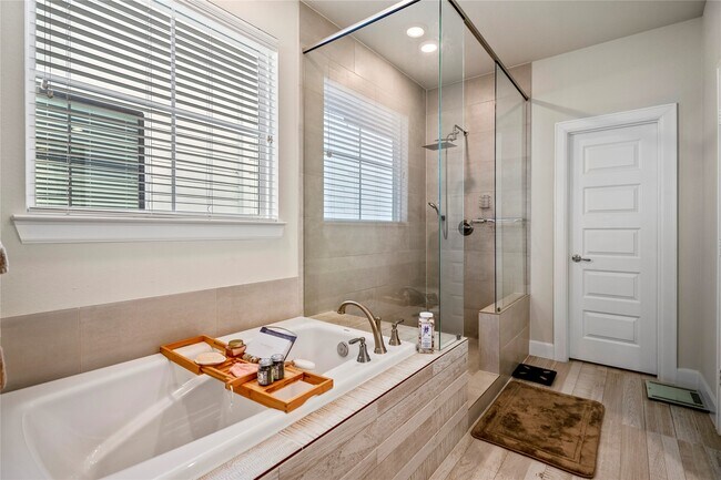 Building Photo - 2806 Grand Fountains Dr