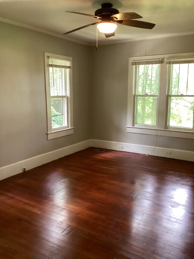 Building Photo - 2404 Whitesburg Dr