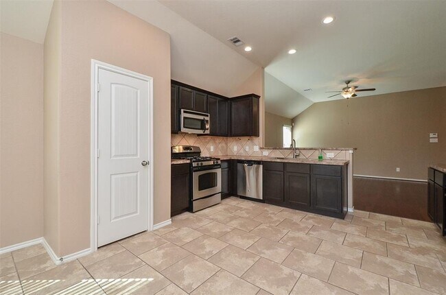 Building Photo - 12947 Taper Reach Dr