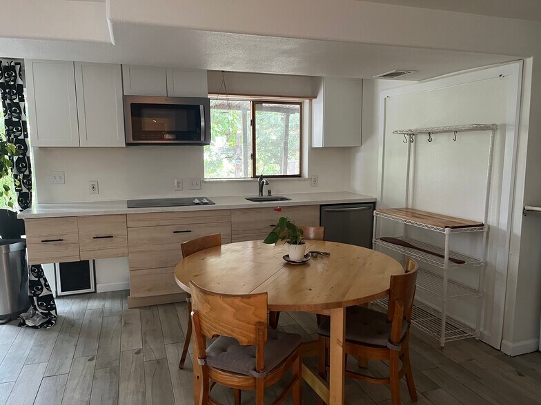 Furnished, with all amenities - 5036 E 106th Cir