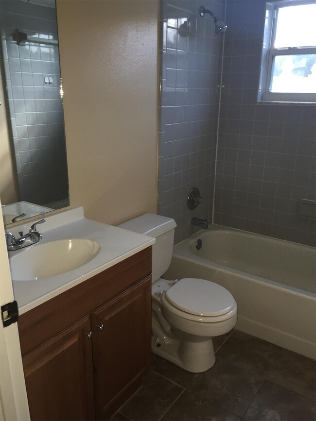 Building Photo - 925 Whisler Ct