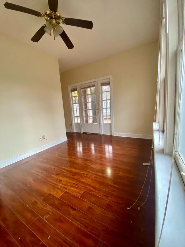 Building Photo - 326 N Madison St