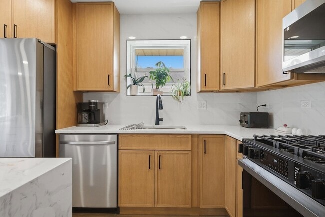 Building Photo - 9536 Tripp Ave