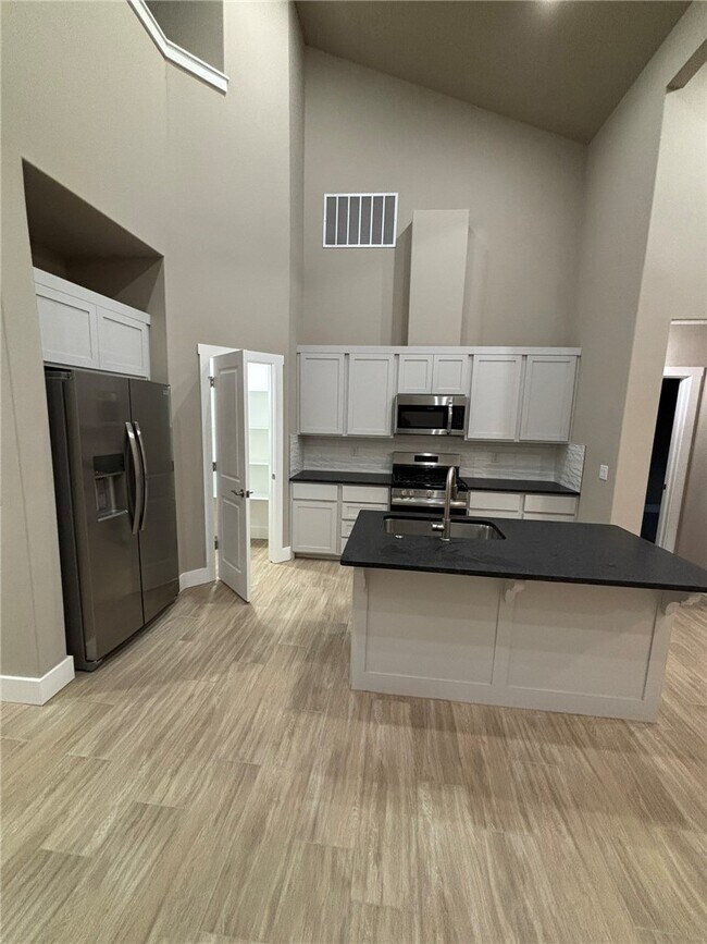 Building Photo - 470 Azurite Rd