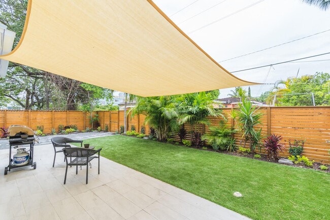 Building Photo - 44 NW 40th St