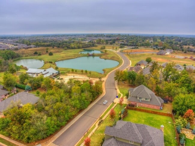 Building Photo - Beautiful 4 Bedroom, 2.5 Bathroom Home in ...