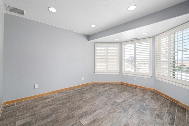 Building Photo - Beautiful 4-Bedroom, 2.5-Bathroom Home in Victorville, CA