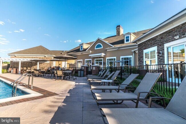 Building Photo - 1307 Churchill Downs Way